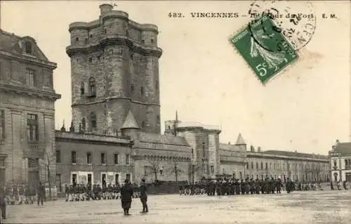 Ak Vincennes Val de Marne, Historische Festungsanlage, Militärtruppen, Poststempel, Schwarzweiß