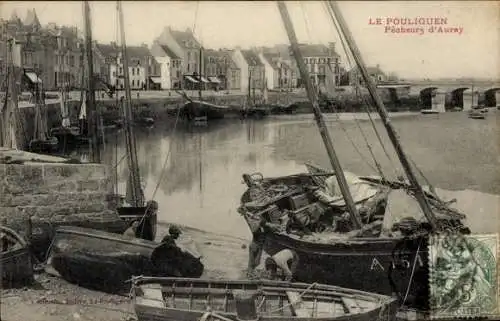 Ak Le Pouliguen Loire Atlantique, Hafenansicht, Fischerboot, Häuserreihe, alte Architektur
