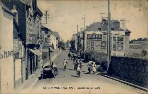 Ak Le Pouliguen Loire Atlantique, Straße mit Häusern, Werbung für BYRRH, Radfahrer, Fußgänger