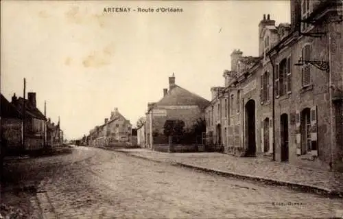 Ak Artenay Loiret, Historische Straßenszene, Häuser entlang der Straße,  von Artenay