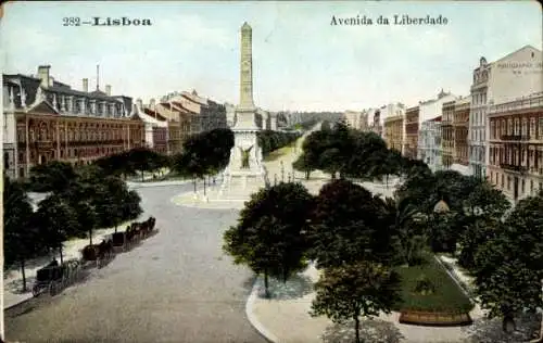 Ak Lisboa Lissabon Portugal, Avenida da Liberdade, Monument, Park, Häuser, Kutschen