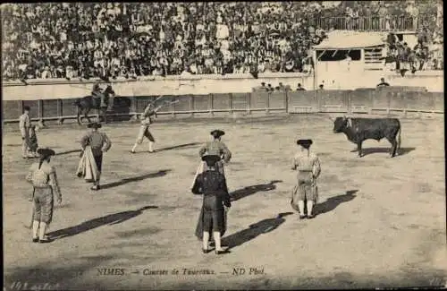 Ak Nîmes Gard, Stierkampf, Zuschauer, Arena, Verlauf des Kampfes, traditionelle Tracht
