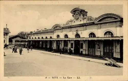 Ak Sète Cette Hérault, Bahnhof   Architektur, Menschen, Pferdefuhrwerke
