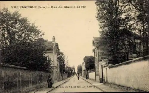 Ak Villemomble Seine Saint Denis, Straße mit Bäumen, Häusern, Radfahrer, Fußgänger