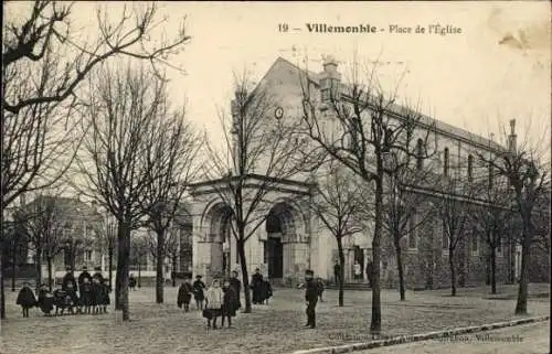 Ak Villemomble Seine Saint Denis, Platz vor der Kirche, Bäume, Kinder in Gruppen,  Architektur