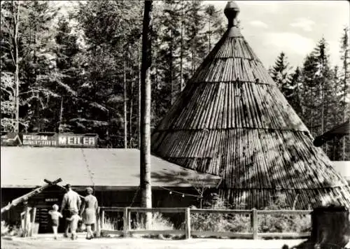 Ak Sosa Eibenstock im Erzgebirge, Konsum-Gaststätte 'Meiler', Holzturm, Wald, Spaziergänger