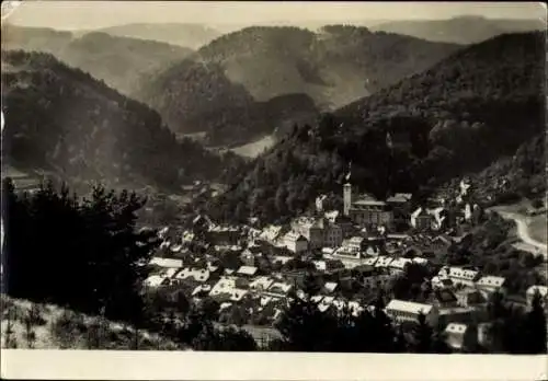 Ak Gräfenthal in Thüringen, Schöne Landschaft, Stadtansicht, Berge,  Gebäude, Schwarz-Weiß Foto