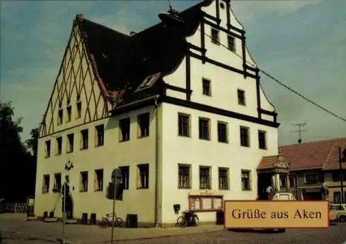Ak Aken an der Elbe Sachsen Anhalt, Ehemaliges Rathaus, Fachwerkhaus, Grüße aus Aken