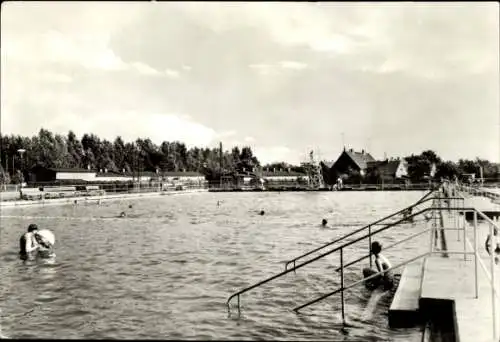Ak Spremberg in der Lausitz, Schwarze Pumpe, Schwimmbad