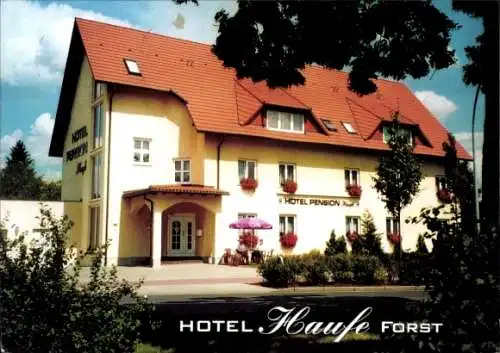Ak Forst in der Lausitz, Hotel Haufe, Pension, Blumenampeln, Parkmöglichkeiten, gemütliche Atmosp