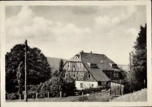Ak Dönschten Dippoldiswalde Osterzgebirge, Schul- und Herberge, Naturaufnahme, sehr viel Grün
