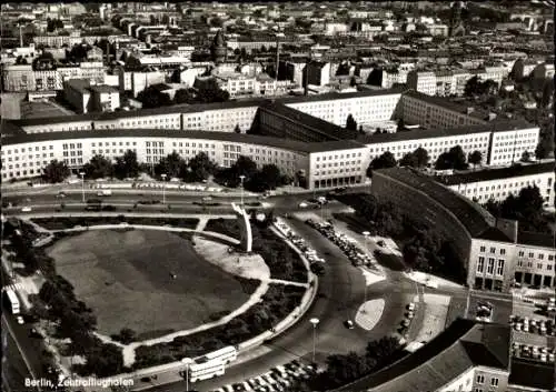 Ak Berlin Tempelhof, Zentralflughafen, Fliegeraufnahme, Platz der Luftbrücke