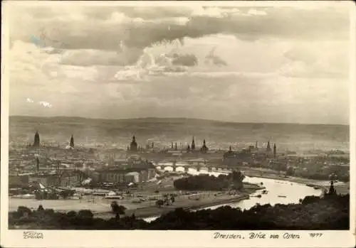 Ak Dresden Altstadt,  Blick vom Osten,  Skyline, Elbe