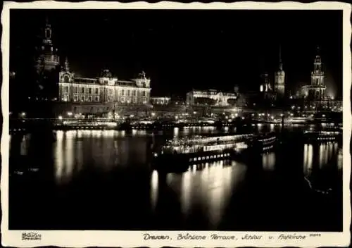 Ak Dresden Altstadt,  Brühlsche Terrasse, Schloss, Frauenkirche, nächtliche Aufnahme
