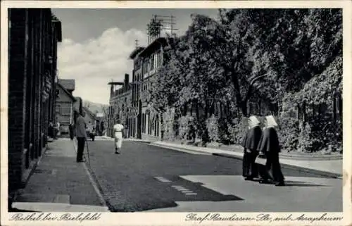 Ak Bethel Bielefeld in Nordrhein Westfalen, Straße mit Häusern, das Kloster, Nonnen auf dem Weg, 