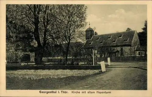 Ak Georgenthal in Thüringen, Kirche mit altem Hexenturm, Baum, Eisenbahn, ländliche Idylle
