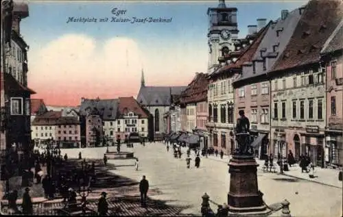 Ak Cheb Eger Reg. Karlsbad, Marktplatz mit Kaiser Josef Denkmal