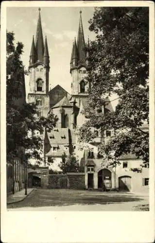 Ak Eger Erlau Ungarn, Erzdekanalkirche, zwei Türme,  Architektur, Bäume im Vordergrund