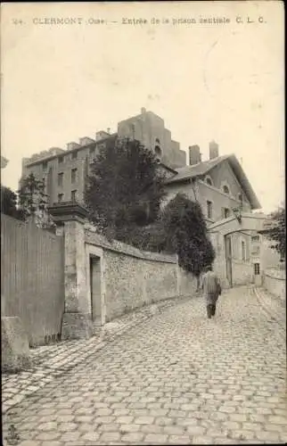 Ak Clermont Oise, Eingang zur Zentralgefängnis, gepflasterte Straße, Einzelperson