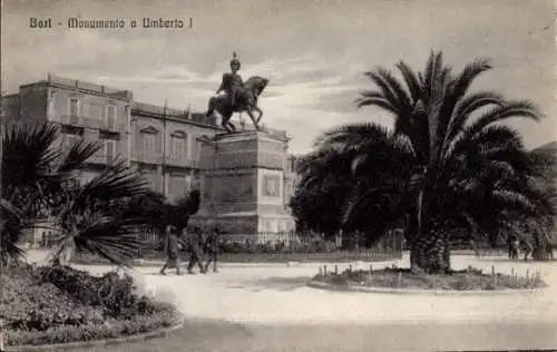 Ak Bari Puglia, Reiterstatue von Umberto I, Palmen, Platz, Gebäude im Hintergrund