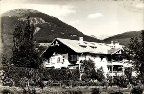 Ak Innsbruck in Tirol, Hotel Jagerhof, auf der  Berglandschaft, Hotelgebäude, Natur