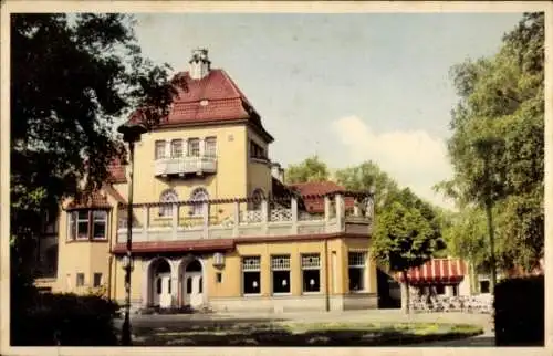 Ak Malmö Schweden,  Restaurant mit rotem Dach, Gartenmöbel, Bäume, blauer Himmel