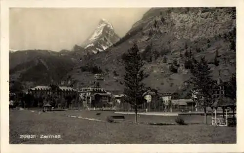 Ak Zermatt Kanton Wallis Schweiz, Matterhorn, Hotelgebäude, Landschaft, Bäume, Wiese