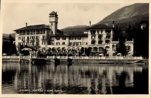 Ak Fasano Gardone Riviera Lombardia, Hôtel Fasano, Wasseransicht,  Architektur