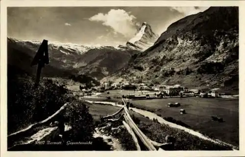 Ak Zermatt Kanton Wallis Schweiz, Gesamtansicht  Matterhorn, Berglandschaft, Dorf