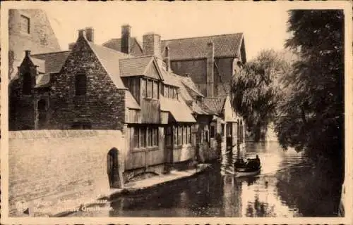 Ak Bruges Brügge Flandern Westflandern, Bild mit Häusern am Wasser, Boot auf Kanal,  Architektur
