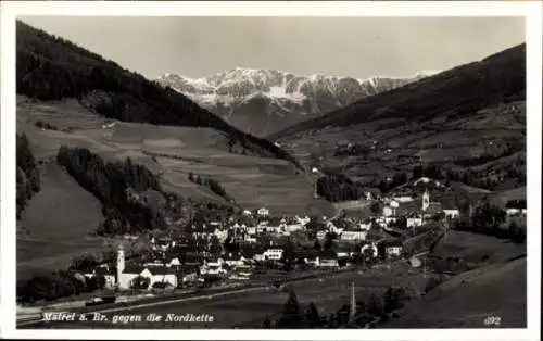 Ak Windisch Matrei in Osttirol, Dorfansicht, Nordkette im Hintergrund, Architektur, Gebirgslandsc