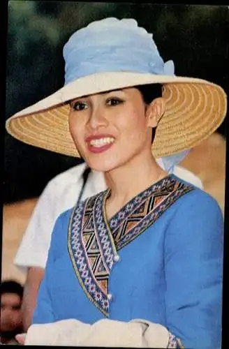 Ak Königin Sirikit, Portrait