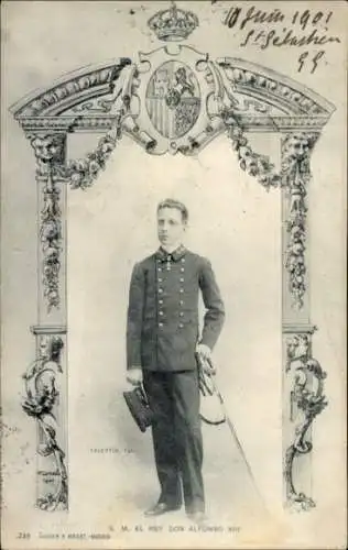 Ak König Alfonso XIII. von Spanien in Uniform, Standportrait, Wappen
