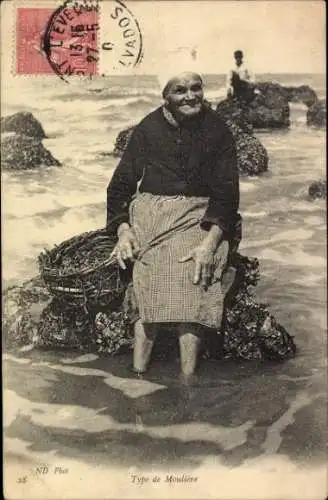 Ak Frankreich, Muschelsammlerin