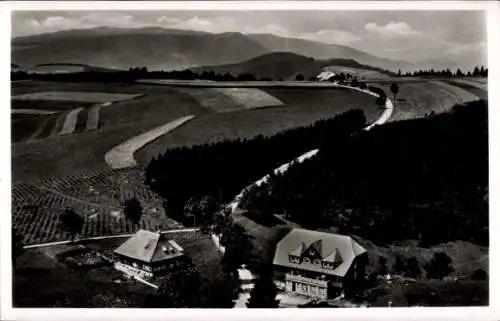 Ak Furtwangen im Schwarzwald, Fliegeraufnahme, Kurhotel Goldener Rabe