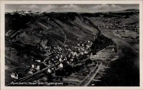 Ak Pommern an der Mosel, Fliegeraufnahme
