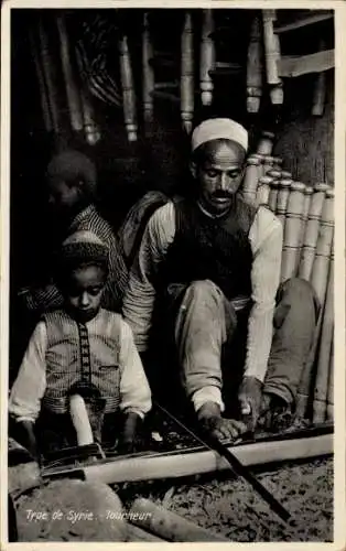 CPA Type de Syrie, Tourneur