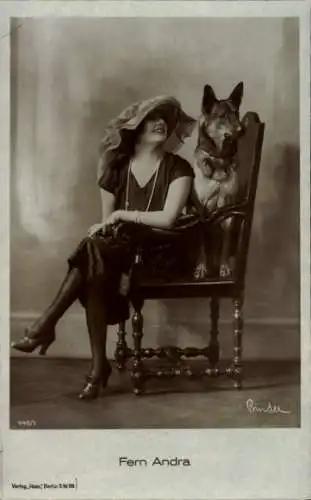 Ak Schauspielerin Fern Andra, Portrait, Hund