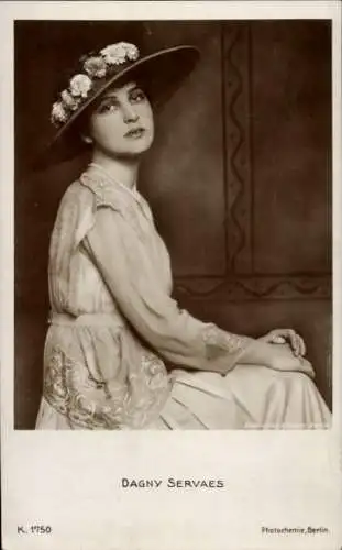 Ak Schauspielerin Dagny Servaes, Portrait im Kleid mit Hut