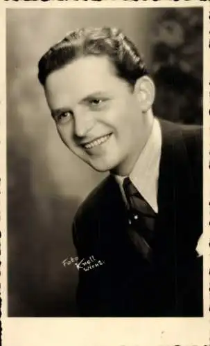 Ak Schauspieler Ernst Track, Portrait