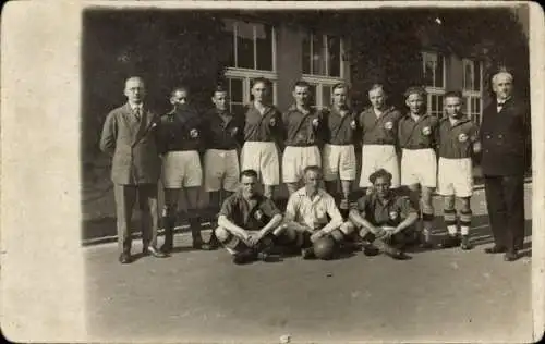 Foto Ak Fußballmannschaft aus Bremen, Spiel Bremen - Berlin, Grunewald 22. Juni 1930, 7:2