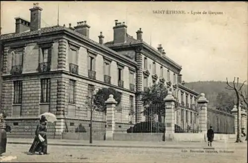 Ak Saint Étienne Loire, Lycée de Garçons, historische Architektur, Bäume, Sonnenwetter, Spazie...