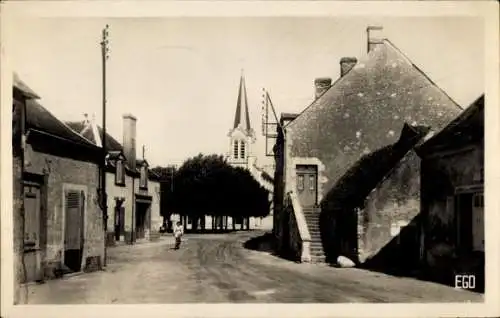 Ak Chaingy Loiret, Straße mit Häusern, Kirche im Hintergrund, schwarz-weiß Aufnahme