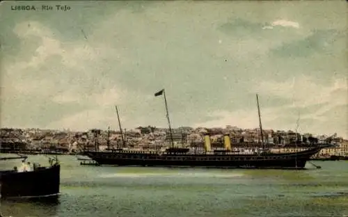 Ak Lisboa Lissabon Portugal, Boot im Wasser, Stadtansicht von  Rio Tejo