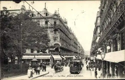 Ak Toulouse Haute Garonne, Straße mit Tram, Menschen, Bäume, Gebäude,  Ansicht