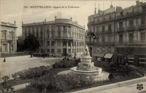Ak Montpellier Hérault, Square de la Préfecture, Statue, Gebäude in der Umgebung