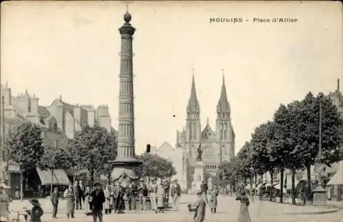 Ak Moulins Allier, Place d'Allier, Säule, Kirchengebäude,  Menschenmenge, Bäume