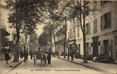 Ak Vichy Allier, Avenue Maréchal-Foch, Straße mit Pferdewagen, Menschen, Hotels