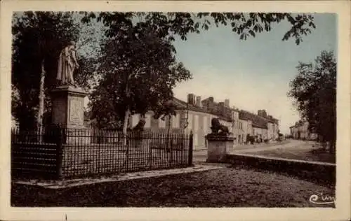Ak Lectoure Gers, Statue des Maréchal Lannes, monument,  Gebäude