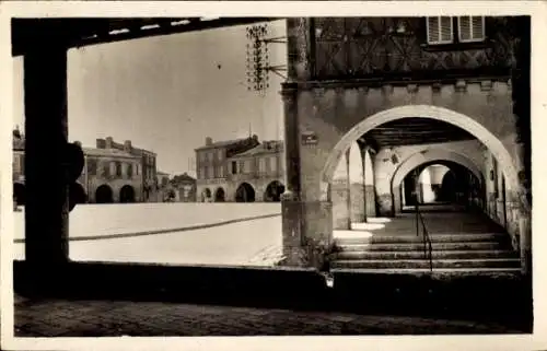 Ak Mauvezin Gers, Place de la Liberation